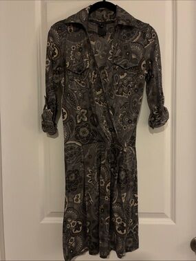 Italian Wrap Shirt Dress Gray paisley roll-tab sleeve collar deep V